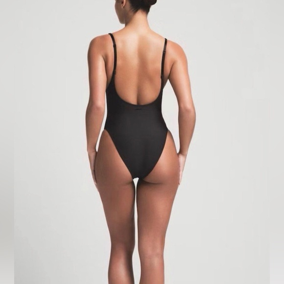 Skims Onyx One Piece Scoop Swimsuit Small - Picture 4 of 5